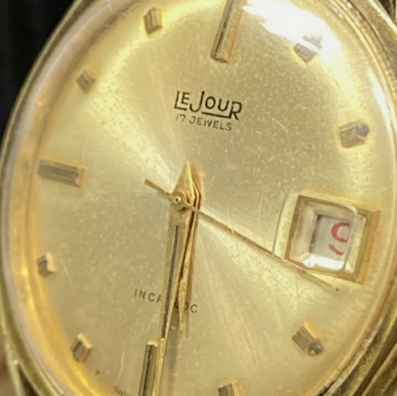 Le JOUR WATCH , 17 Jewels , IN CABLOC ,35mm RUNS - Picture 2 of 8
